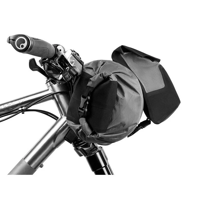 Apidura Backcountry Accessory Pocket (4 L) - Clip-On-Lenkertasche Für Apidura Handlebar Packs – Bild 5