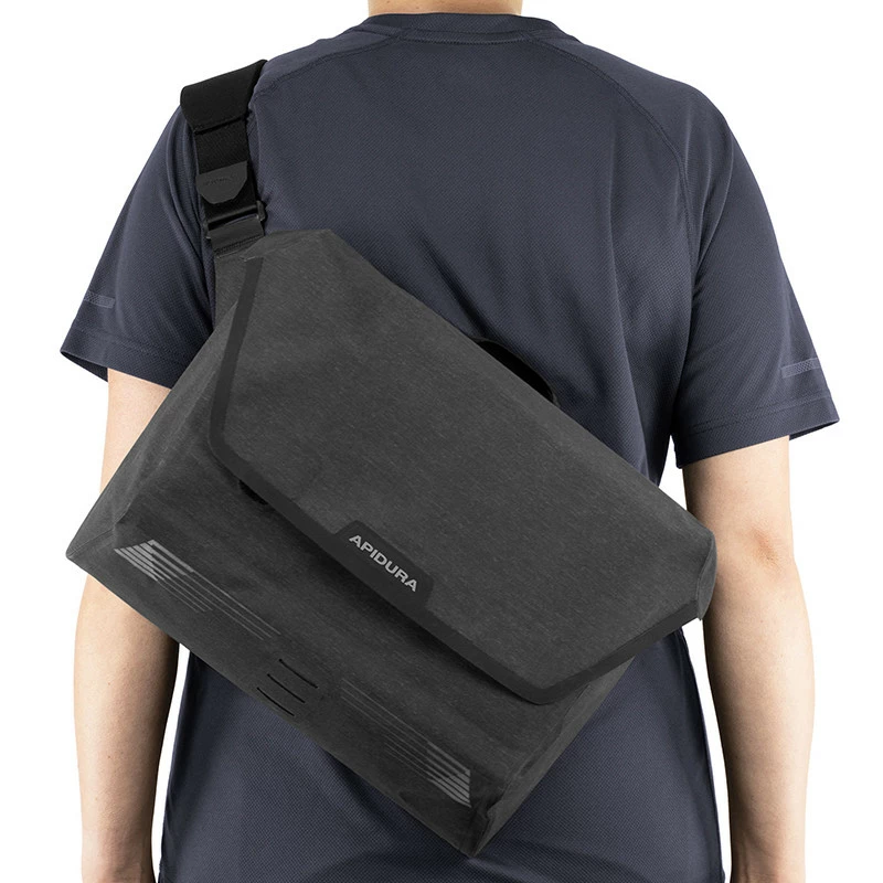 Apidura City Messenger - 13" Umhängetasche Mit Notebook- / Tabletfach – Bild 3