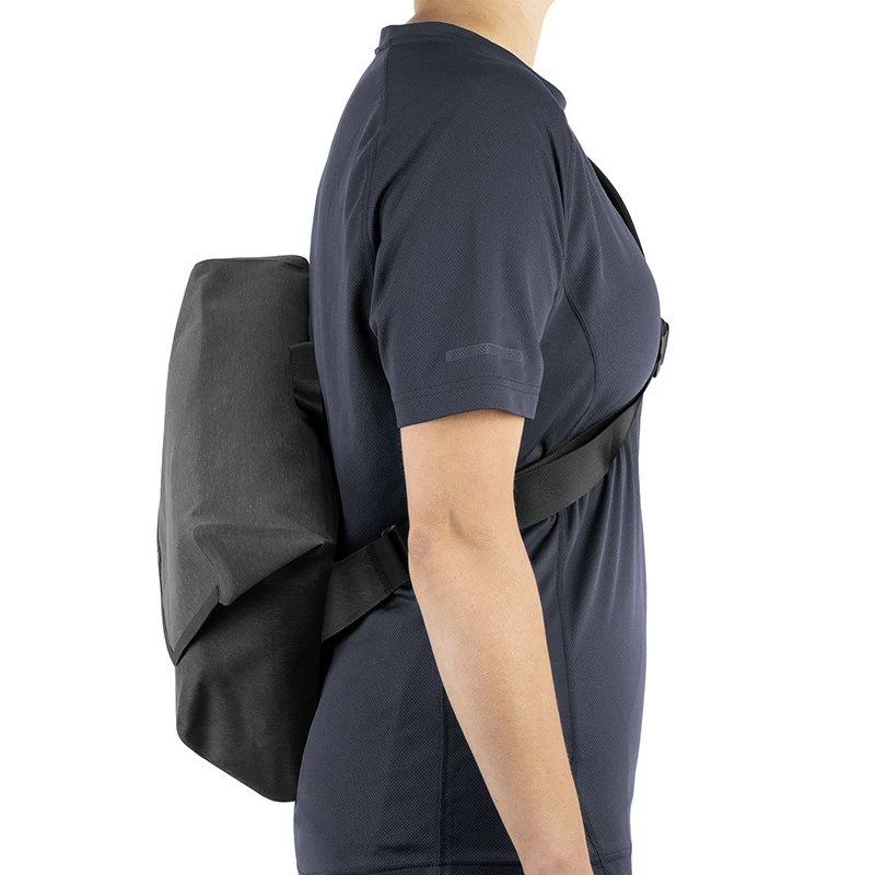 Apidura City Messenger - 13" Umhängetasche Mit Notebook- / Tabletfach – Bild 5